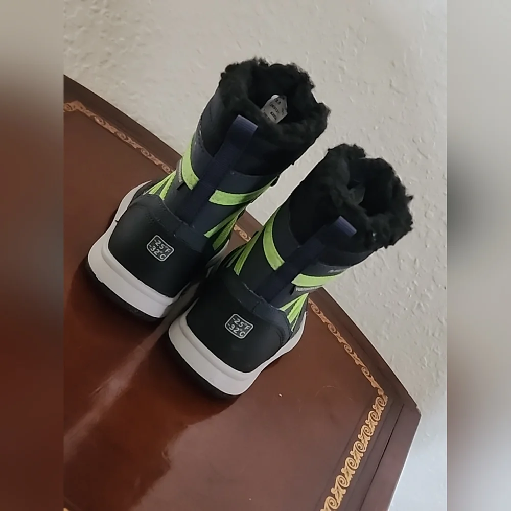 New Merrell Kids Winter Boots with Neon Accents Size 4 Toddler‎